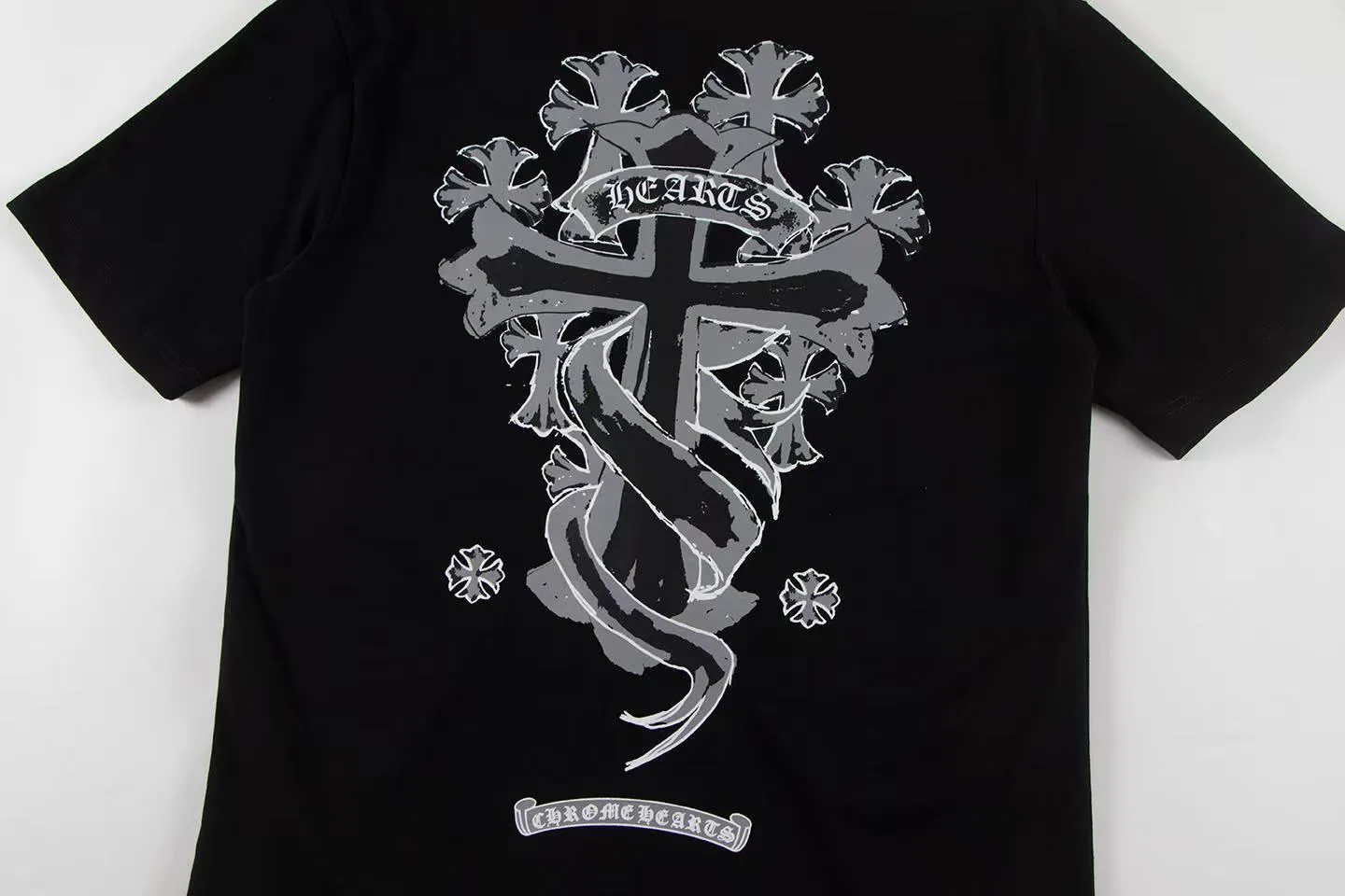 🅿️150 Style: 2025 new Croix Heart short-sleeved T-shirt Material: High version 300g double yarn combed cotton Size: S～XL Color: Black Style number: Z023